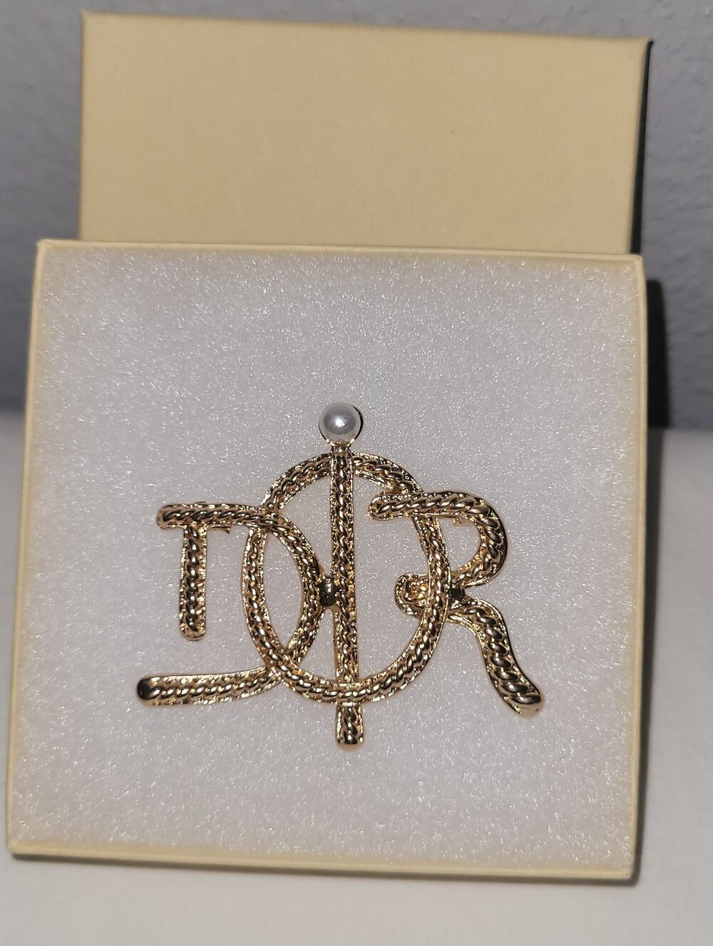 Luxury Brooch - Picture 7 of 7